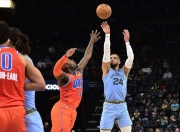 关于字母哥回归赛场，战术调整首场状态亮眼，TL观众沸腾！的信息