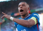 关于姆巴佩遭遇十五连败，皇家马德里教练面临压力！的信息